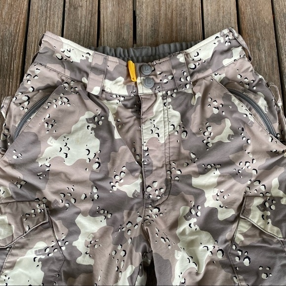 Burton Insulated Gray Camouflage Camo Snowboard Ski Pants Youth XS 5-6 GUC - Picture 3 of 16